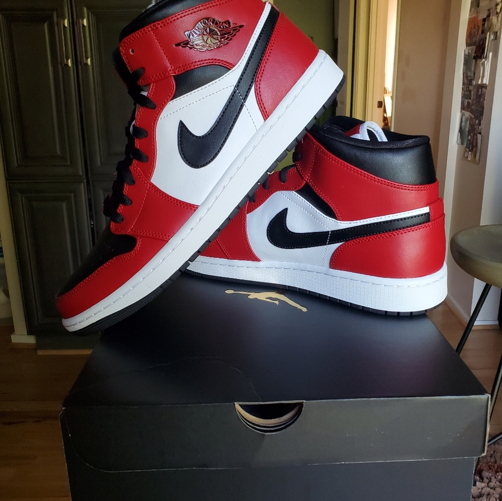 Air Jordan 1 Mid
